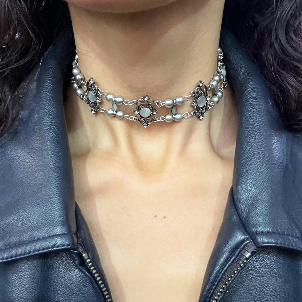 Victorian Goth Style Elegant Gray & Silver Faux Pearl Choker Necklace
